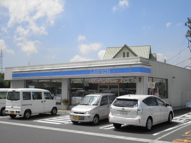 コンビニ　ローソン総社東店（コンビニ）まで586m