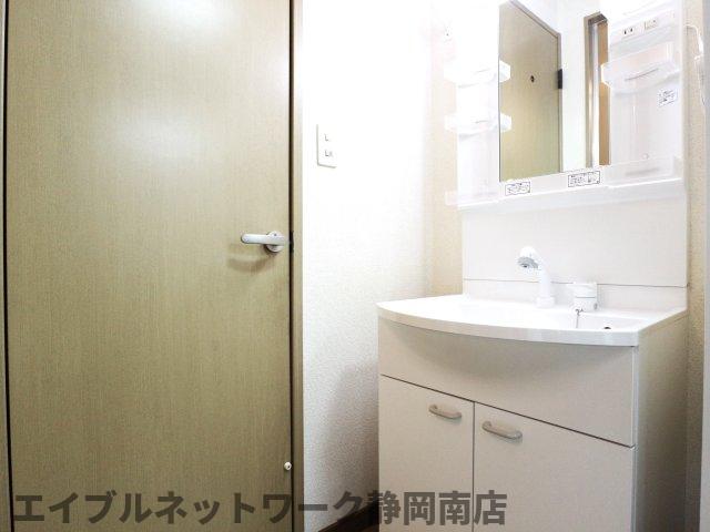 洗面設備　スペースが確保できる洗面所です