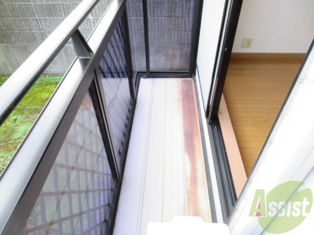 バルコニー　バルコニーは洗濯物を干すスペースが確保されていました。