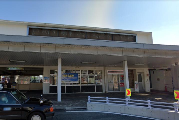 コンビニ　セブンイレブン（コンビニ）まで717m