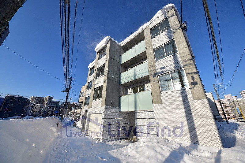 札幌市白石区菊水二条のマンションの建物外観