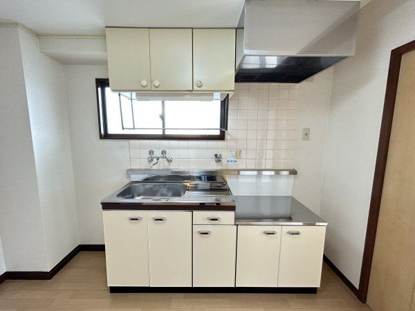 キッチン　窓があり換気できます