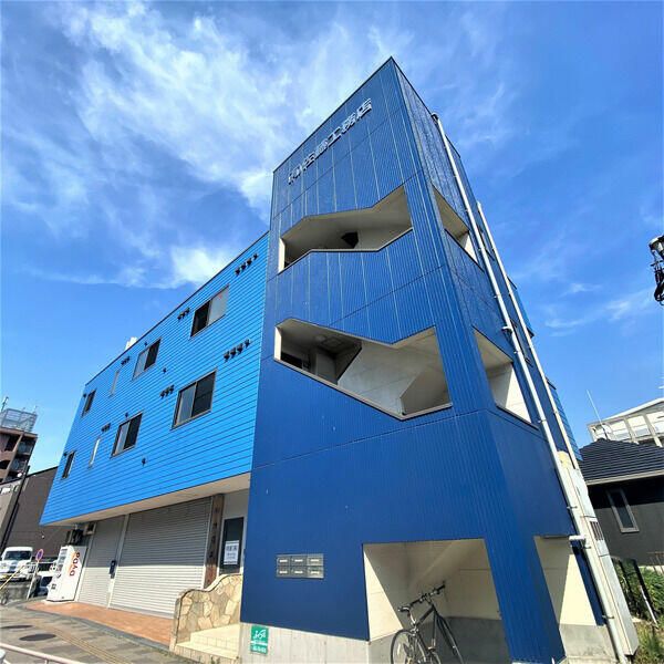 横浜市金沢区片吹のマンションの建物外観