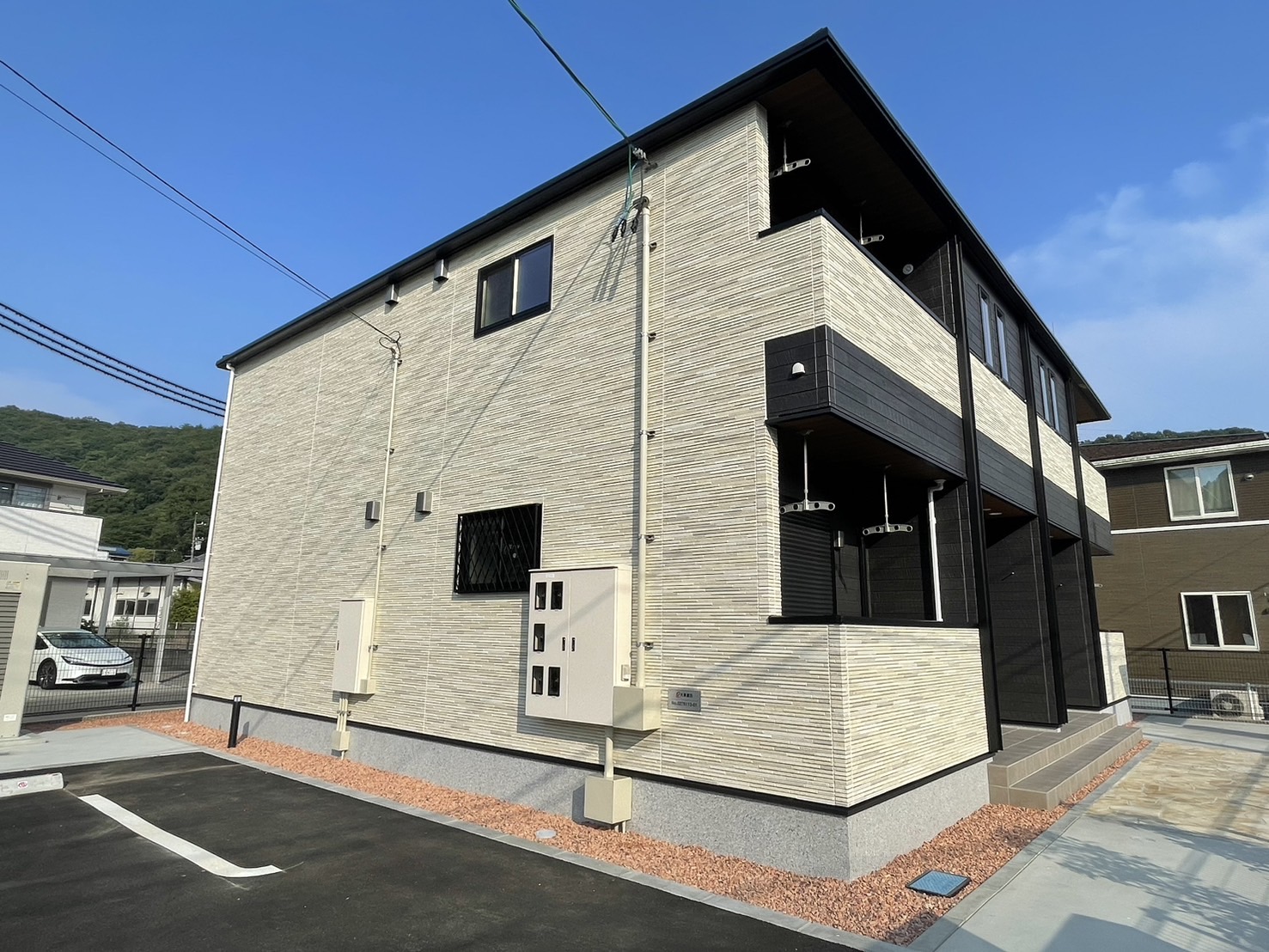 福山市沼隈町大字草深のアパートの建物外観