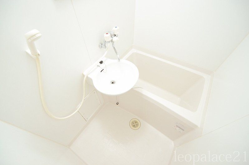 バス・シャワールーム　設備・仕様は号室により異なる為、現況を優先致します。