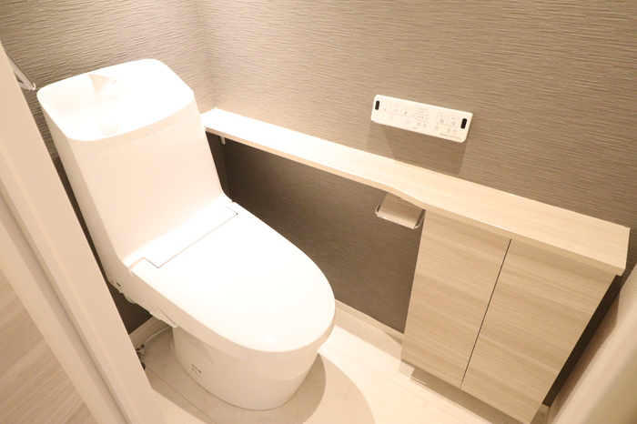 トイレ　温水洗浄便座付トイレ