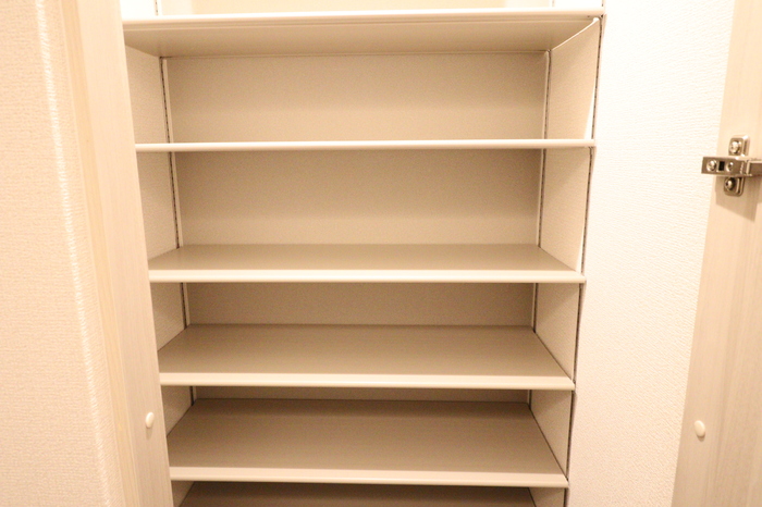 玄関　収納たっぷりのシューズクローク