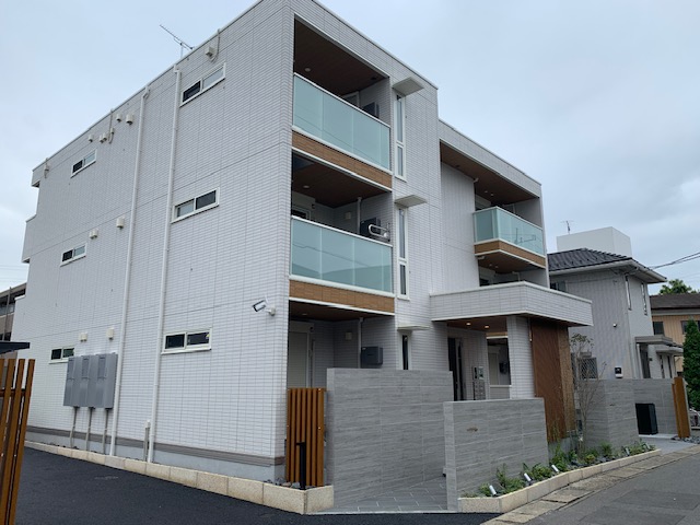 建物外観　小山駅まで徒歩９分　インターネット無料