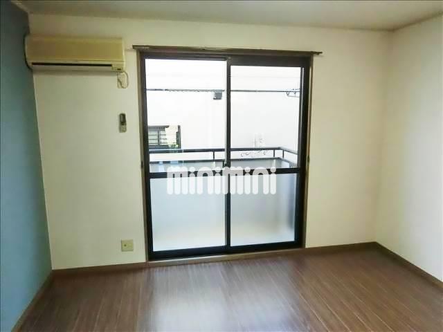 居室・リビング　洋間の様子です。