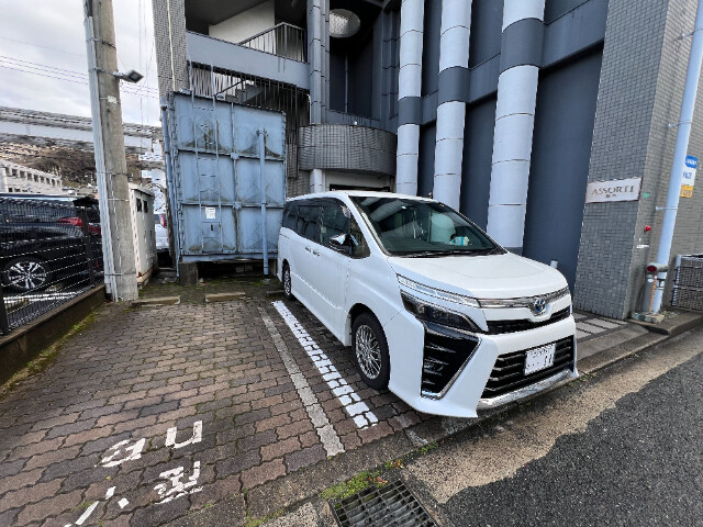 【北九州市小倉南区徳力のマンションの駐車場】