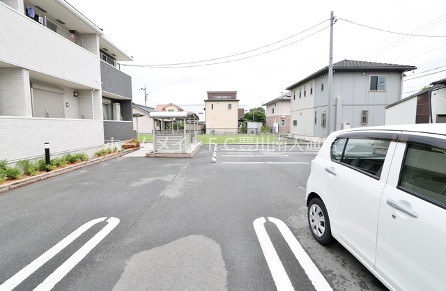 【豊橋市馬見塚町のアパートの駐車場】