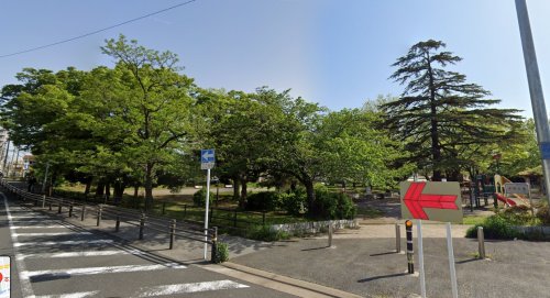 【千葉市中央区旭町のマンションの公園】