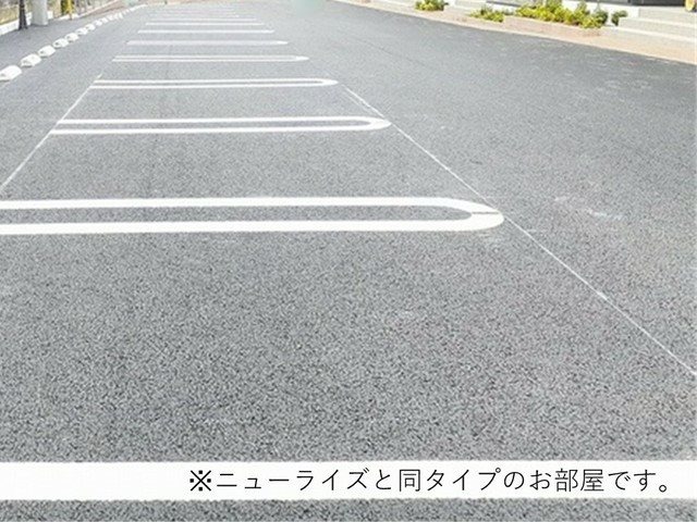 【近江八幡市江頭町のアパートの駐車場】