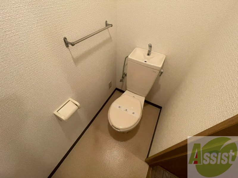 トイレ　こちらはトイレです。清潔感があり、安心して使用できます。