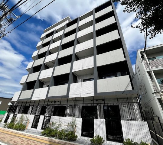 【稲城市東長沼のマンションの建物外観】