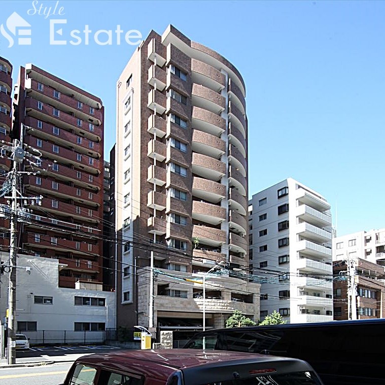 名古屋市東区泉のマンションの建物外観