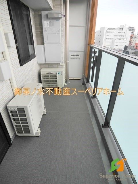 【新宿区荒木町のマンションのバルコニー】