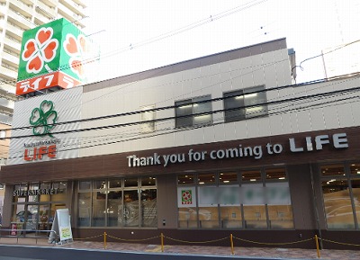 スーパー　ライフ中崎町駅前店（スーパー）まで198m