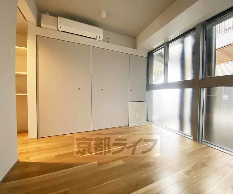 居室・リビング　コンビニ、スーパー、銀行等周辺施設充実！