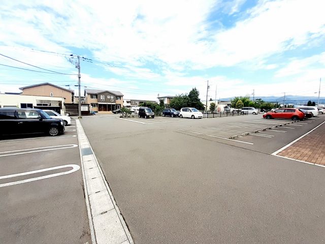 【函館市昭和のアパートの駐車場】