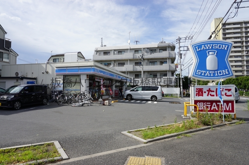 【サクセス西高島平のコンビニ】