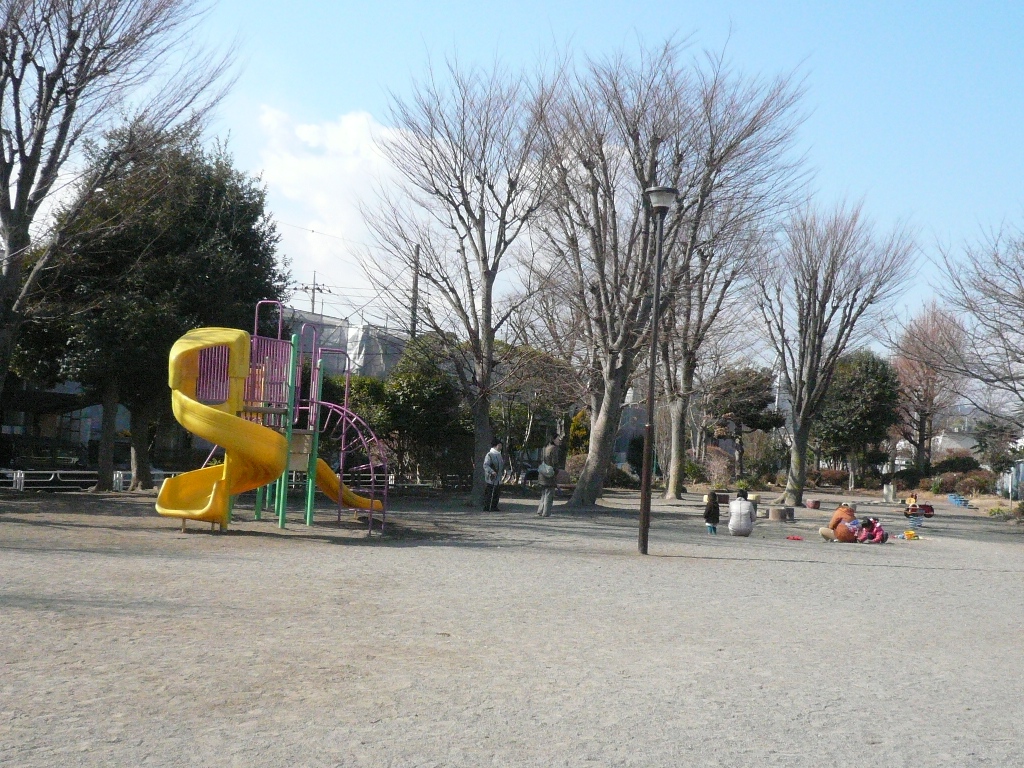 【相模原田名7号棟の公園】