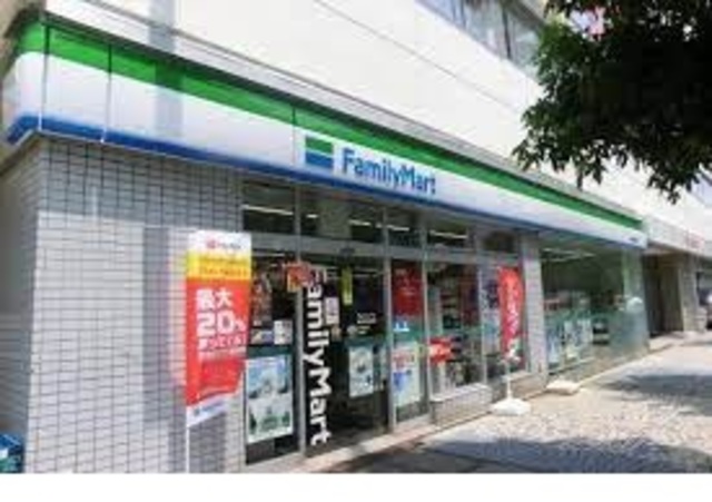 コンビニ　ファミリーマート横須賀若松町店（コンビニ）まで240m
