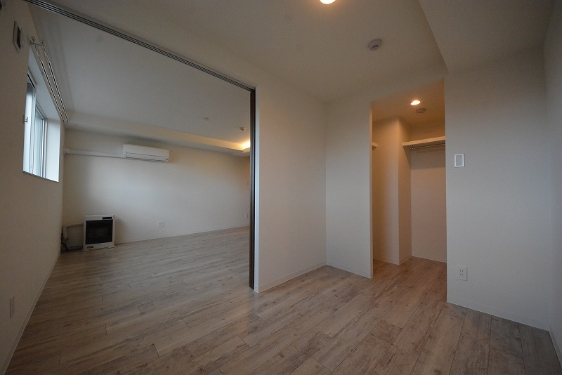 その他部屋・スペース　ベッドは十分に置けるので一人暮らしにはちょうどいいサイズです