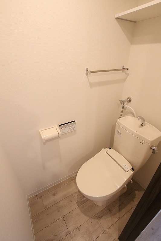 トイレ　定番のウォシュレット付き！