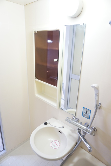 洗面設備　バスルームの洗面ボウル