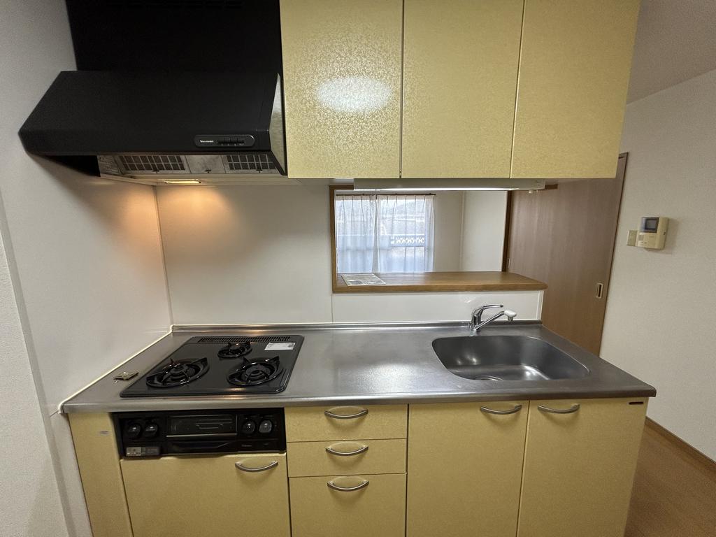 キッチン　3口コンロ付システムキッチン