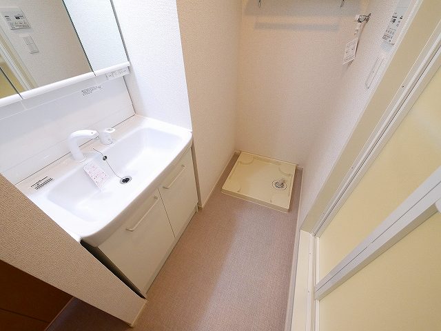 洗面設備　スペースが確保できる洗面所です