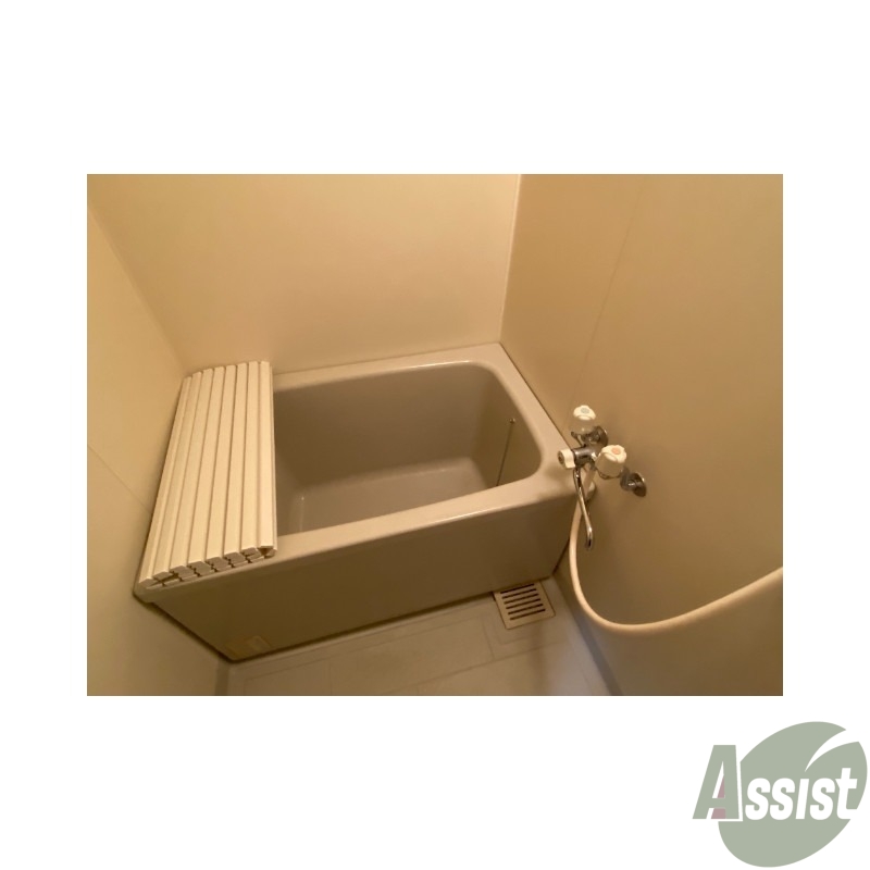 バス・シャワールーム　こちらのお風呂で、一日の疲れを癒してください。