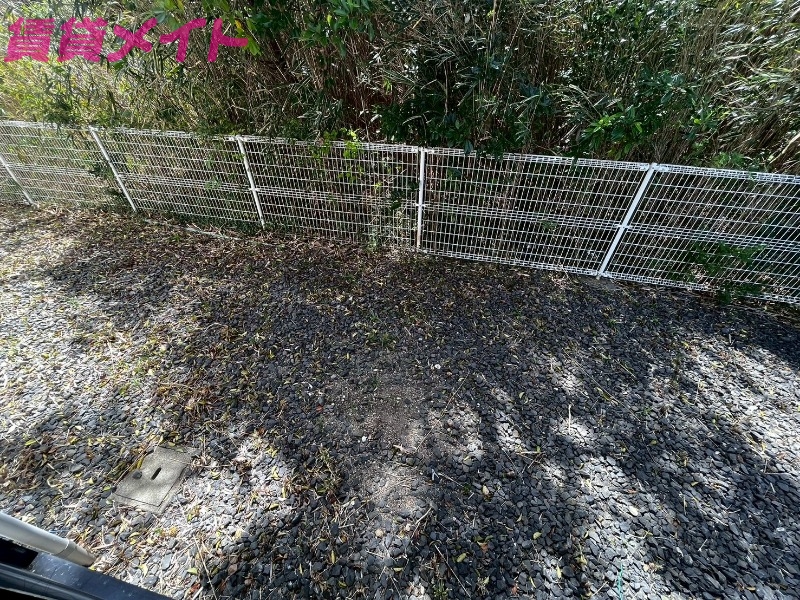 庭　同型反転写真