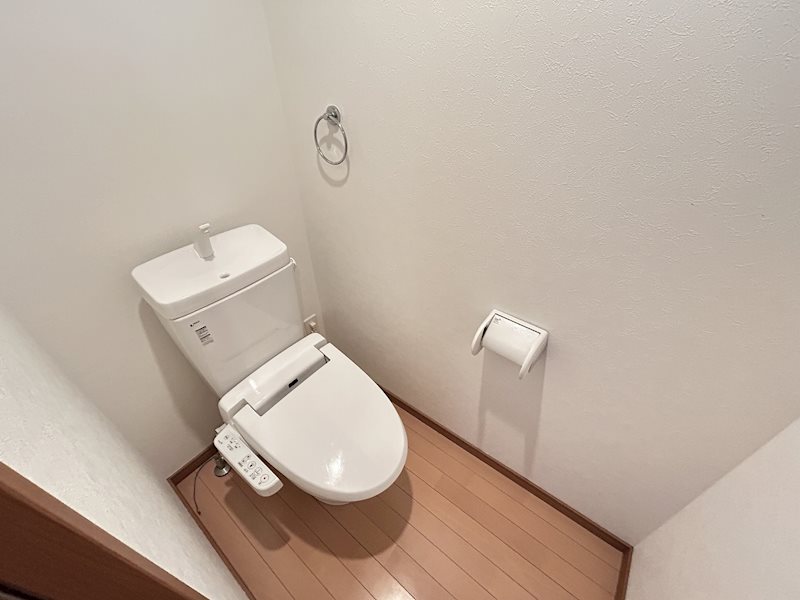 トイレ　※写真は別号室のものです。