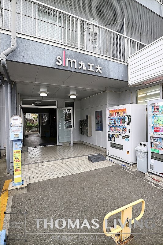 エントランス　自動販売機がありエントランスに御座います♪