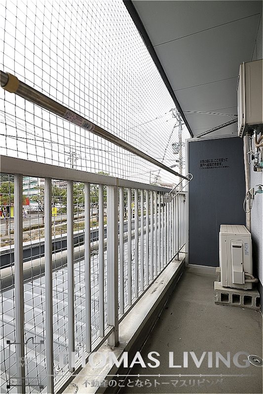 バルコニー　ハト糞防止ネットついております。