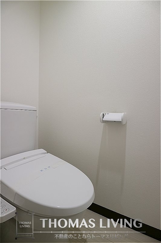 トイレ　嬉しいウォシュレット付きです。