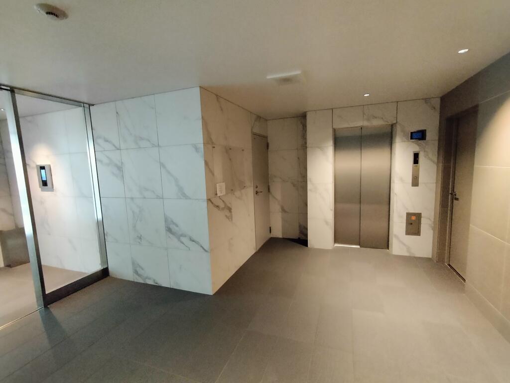 エントランス　高級感漂うエントランススペースです。