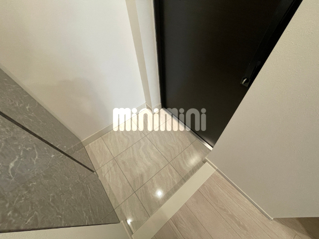 玄関　同間取り別部屋写真です