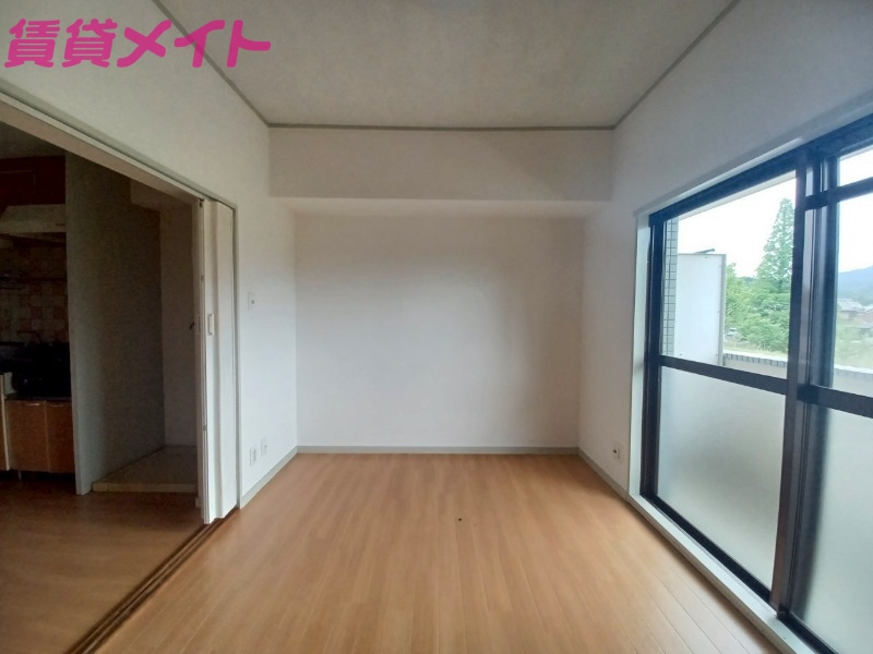 居室・リビング　別部屋参考写真となります。