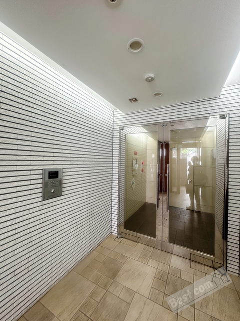 エントランス　オートロック付きで部外者シャットアウト♪