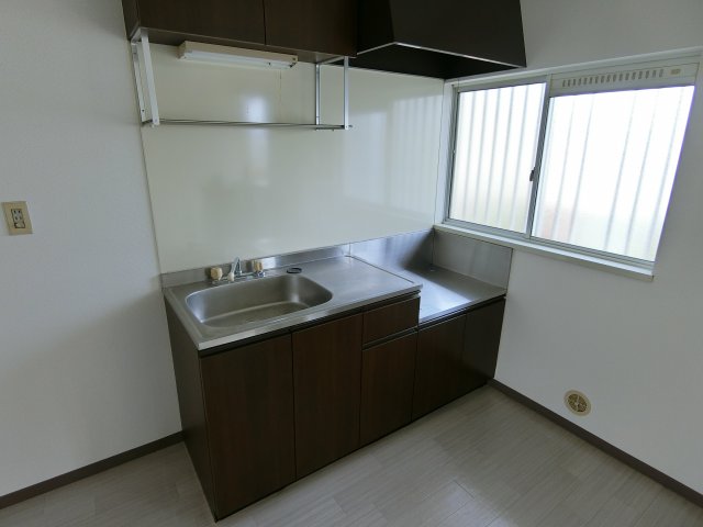 キッチン　写真は同建物の別部屋を参考に掲載しております。