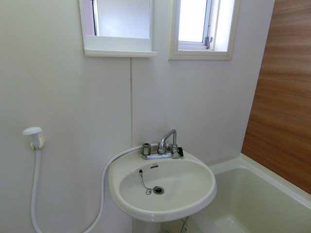 洗面設備　写真は同建物の別部屋を参考に掲載しております。