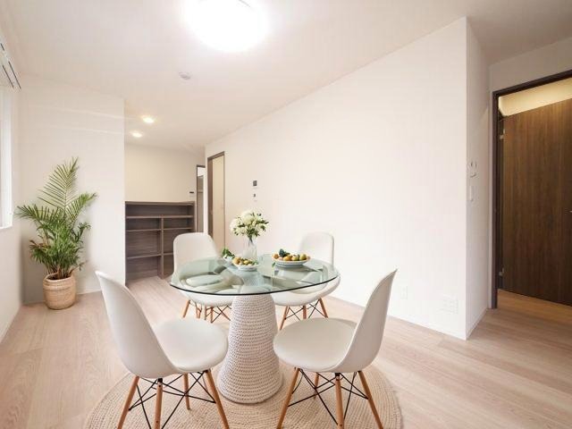 居室・リビング　CGで家具等を配置したもので家具等は含まれません