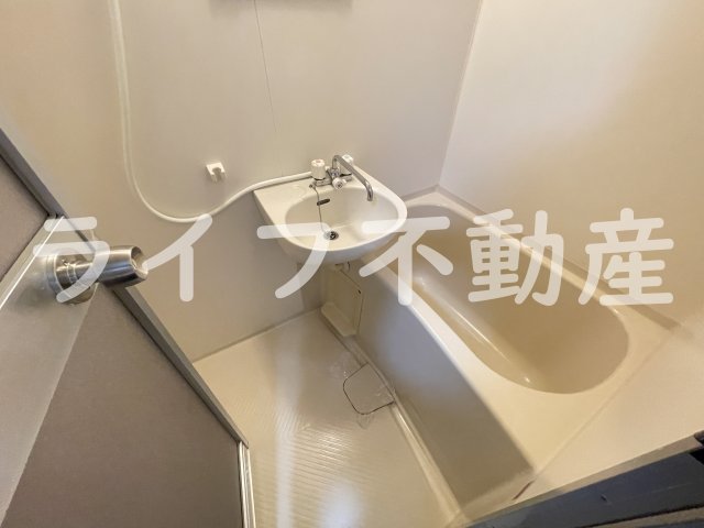 バス・シャワールーム　落ち着いた空間のお風呂です