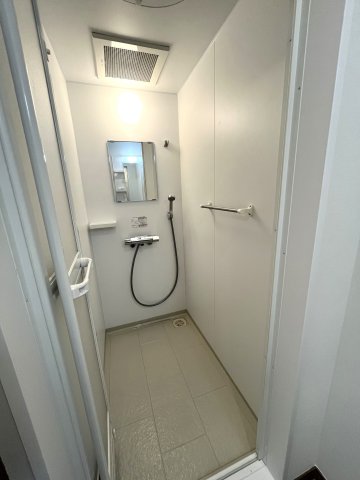 バス・シャワールーム　現状優先します（別号室の写真です）