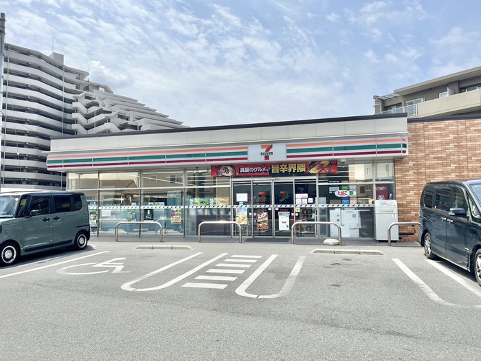コンビニ　セブンイレブン（コンビニ）まで200m