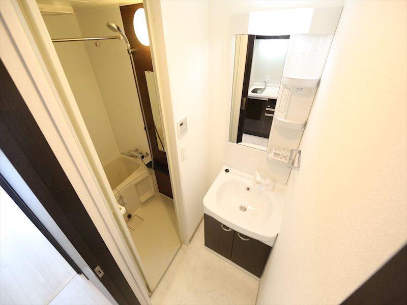 洗面設備　脱衣所　独立洗面台（シャンプードレッサー付）