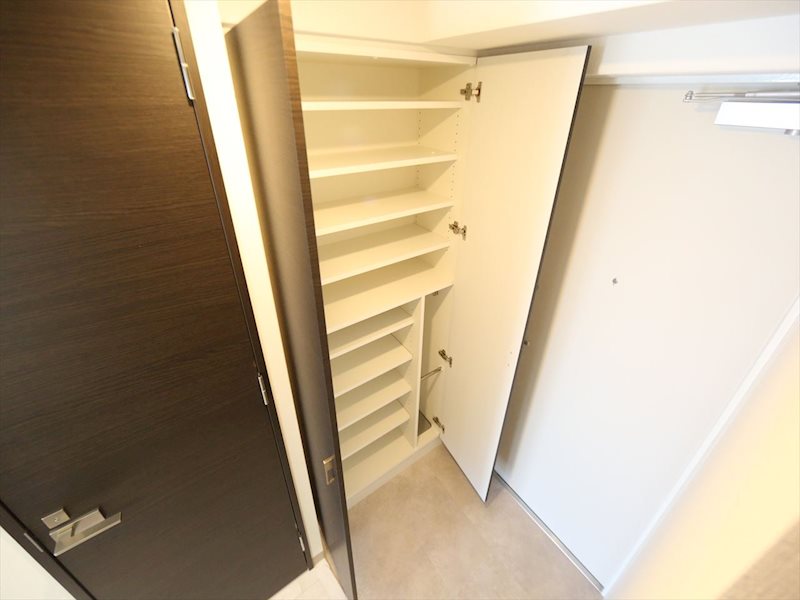 玄関　玄関　シューズボックス完備